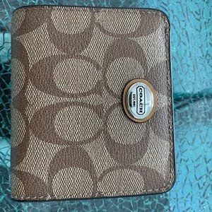 Coach Small Bi-Fold Snap Wallet